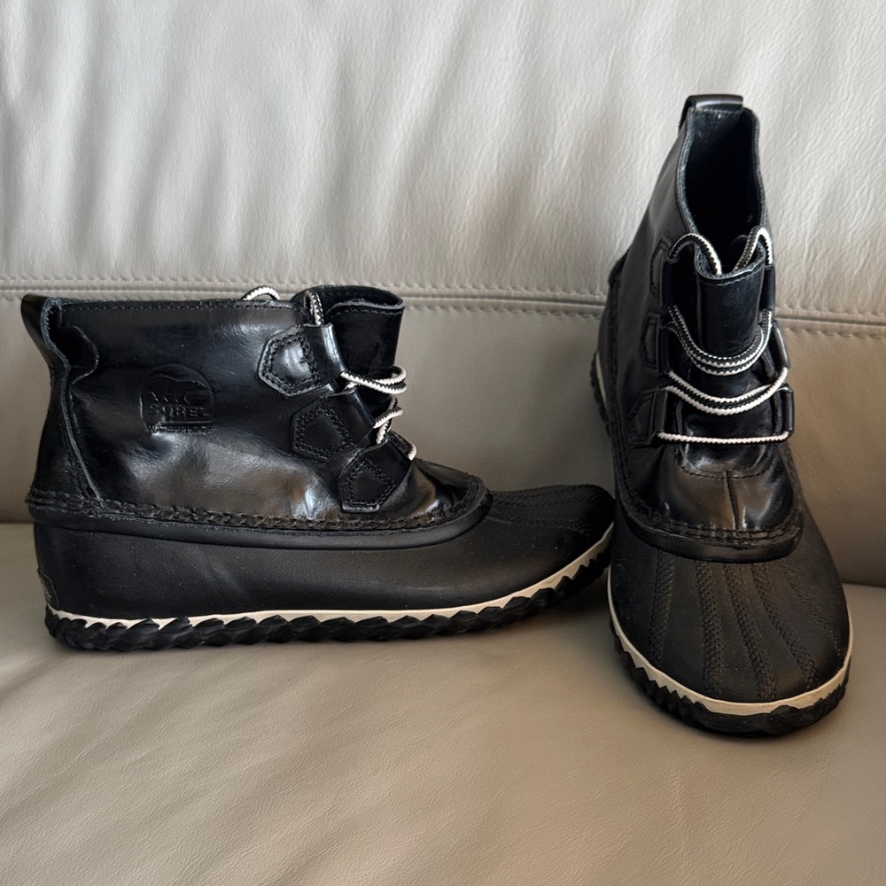 Sorel Black Leather and Rubber Rain Boots sz 8 waterproof